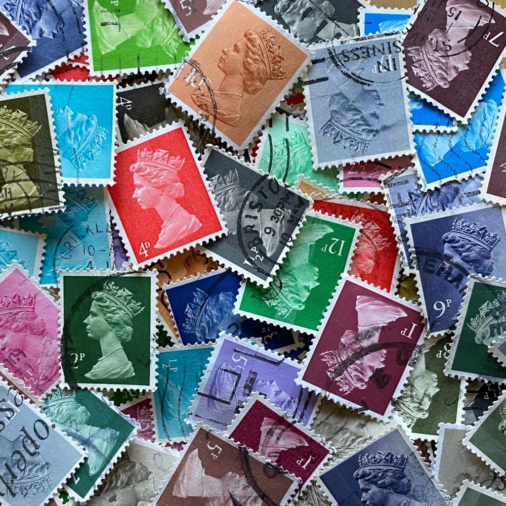 100+ Bust of Queen Elizabeth II machin Postage Stamps